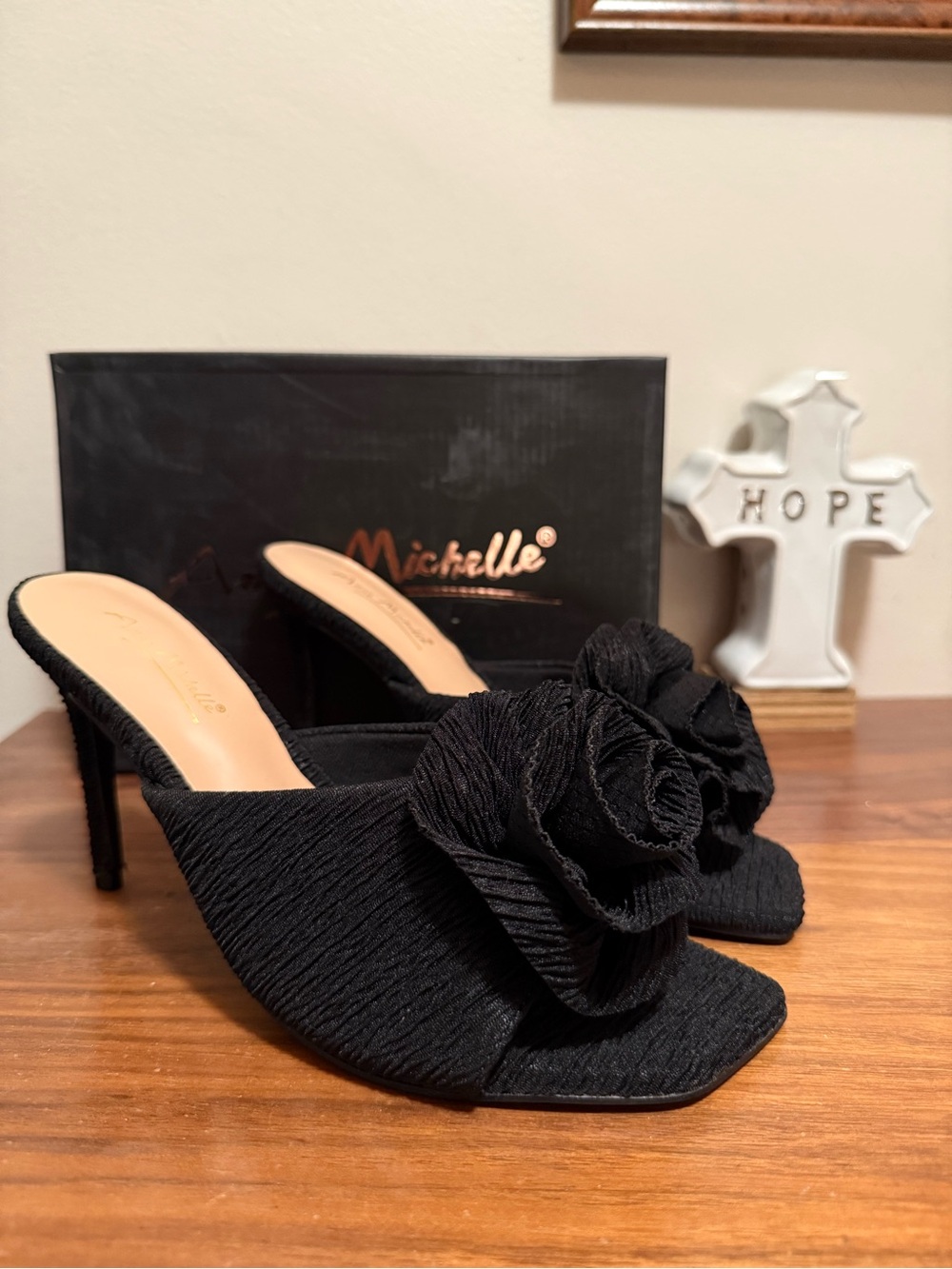 Anne Michelle Black Floral Slide Heels size 8
